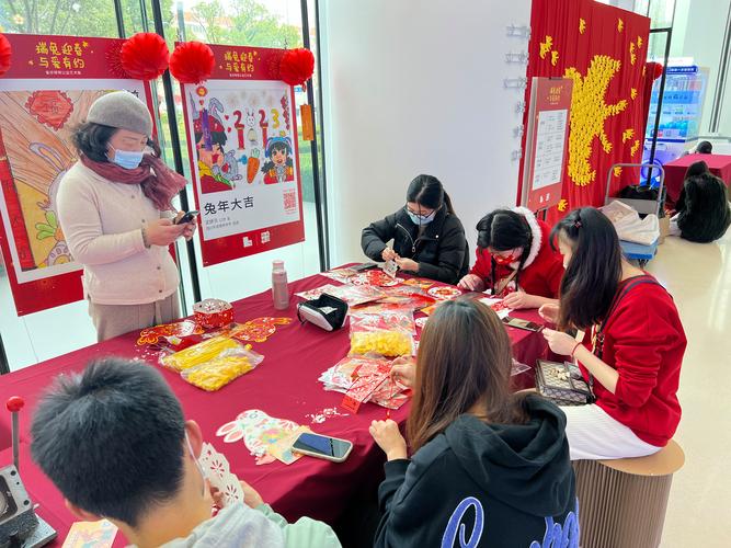 包含“青楼女子多才艺，说书作画有一套同”指什么生肖的词条