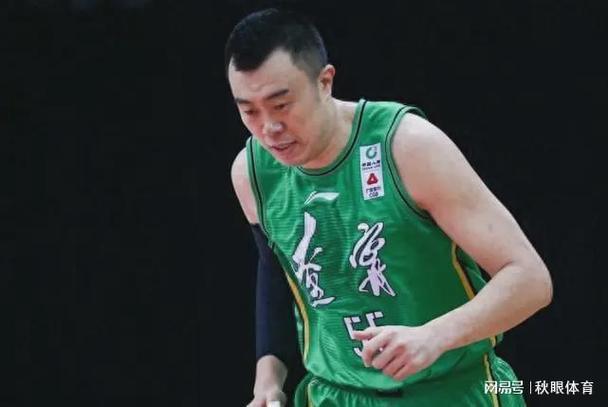 韩德君5中4拿下14分6篮板:韩德君100%命中砍17分 陷犯规危机幸