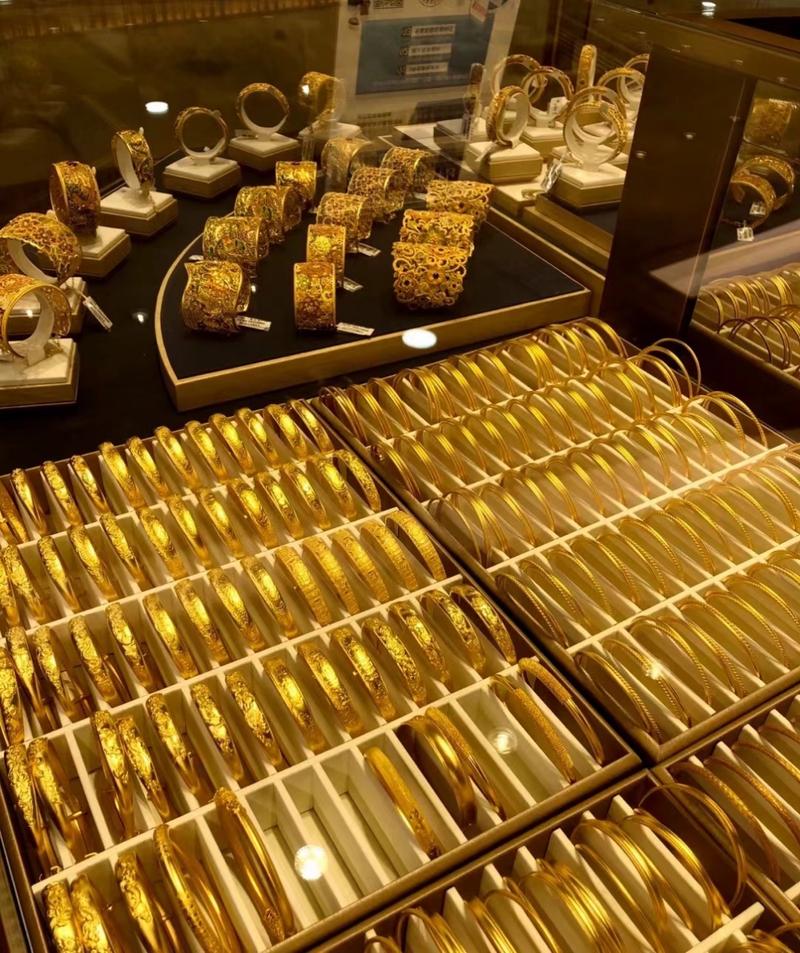 银行买的黄金为啥金店不收:为什么银行卖的金饰比金店贵