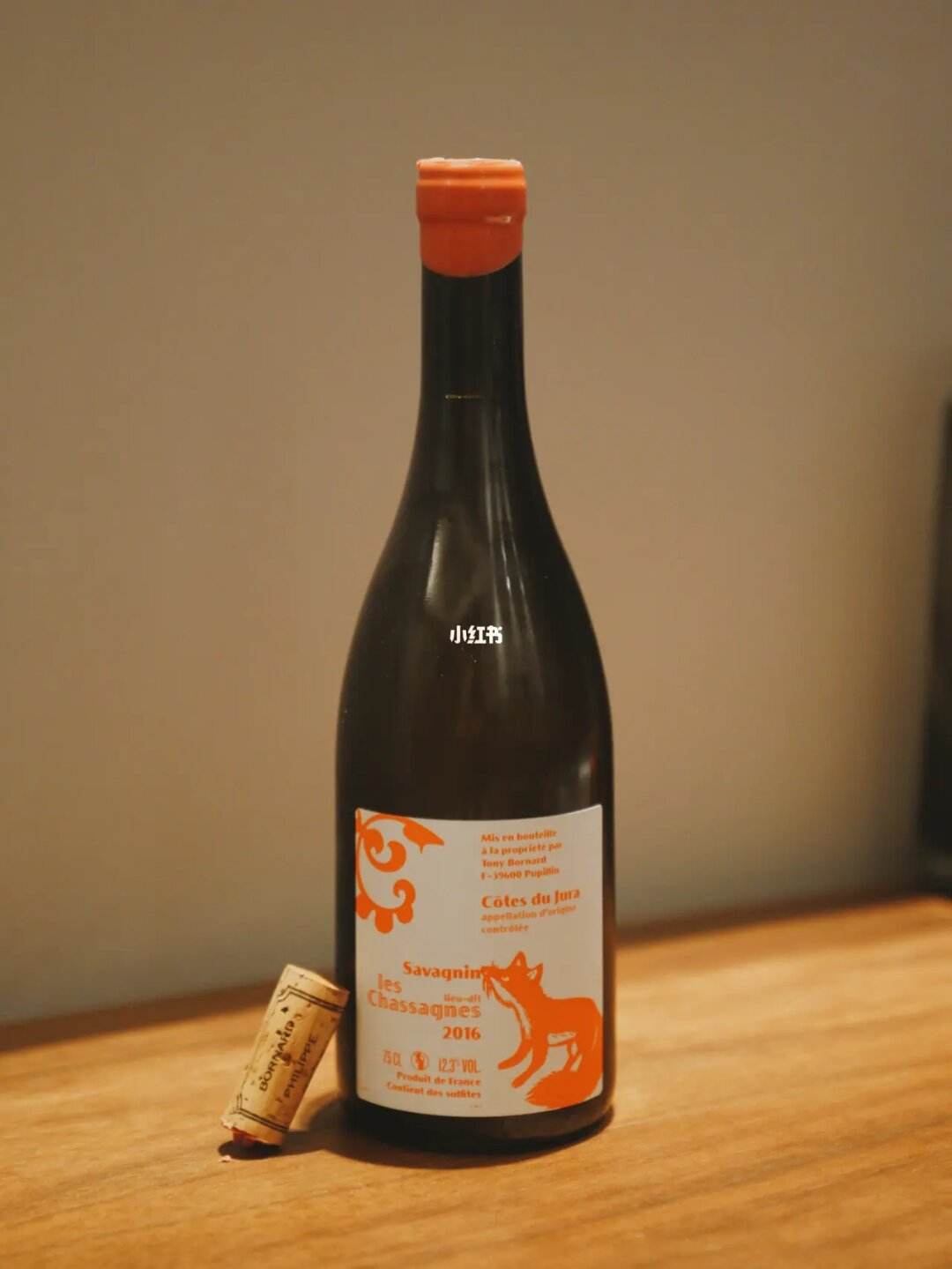 狐狸图案的红酒_有一只狐狸图案的红酒