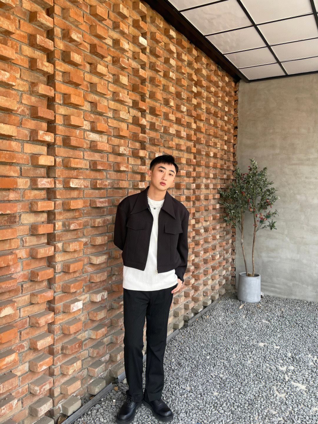 dert裤子、黑色紧身开叉裤的搭配