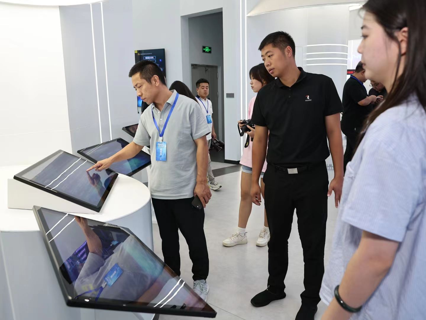 《借梯子》告诉我们什么道理，借梯子告诉我们什么道理250字