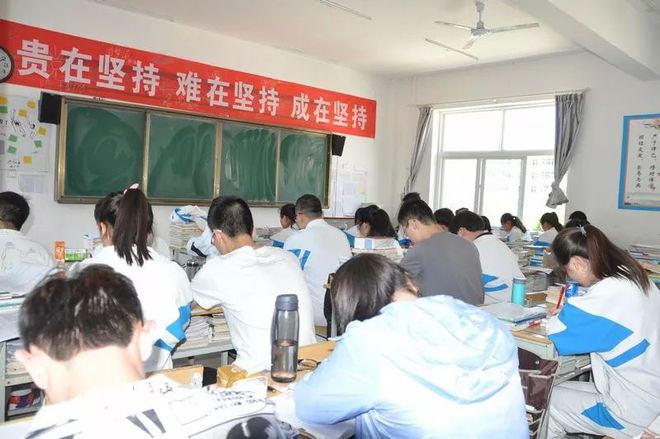 借梯子的寓意和道理10个字，借梯子的寓意和道理10个字图片