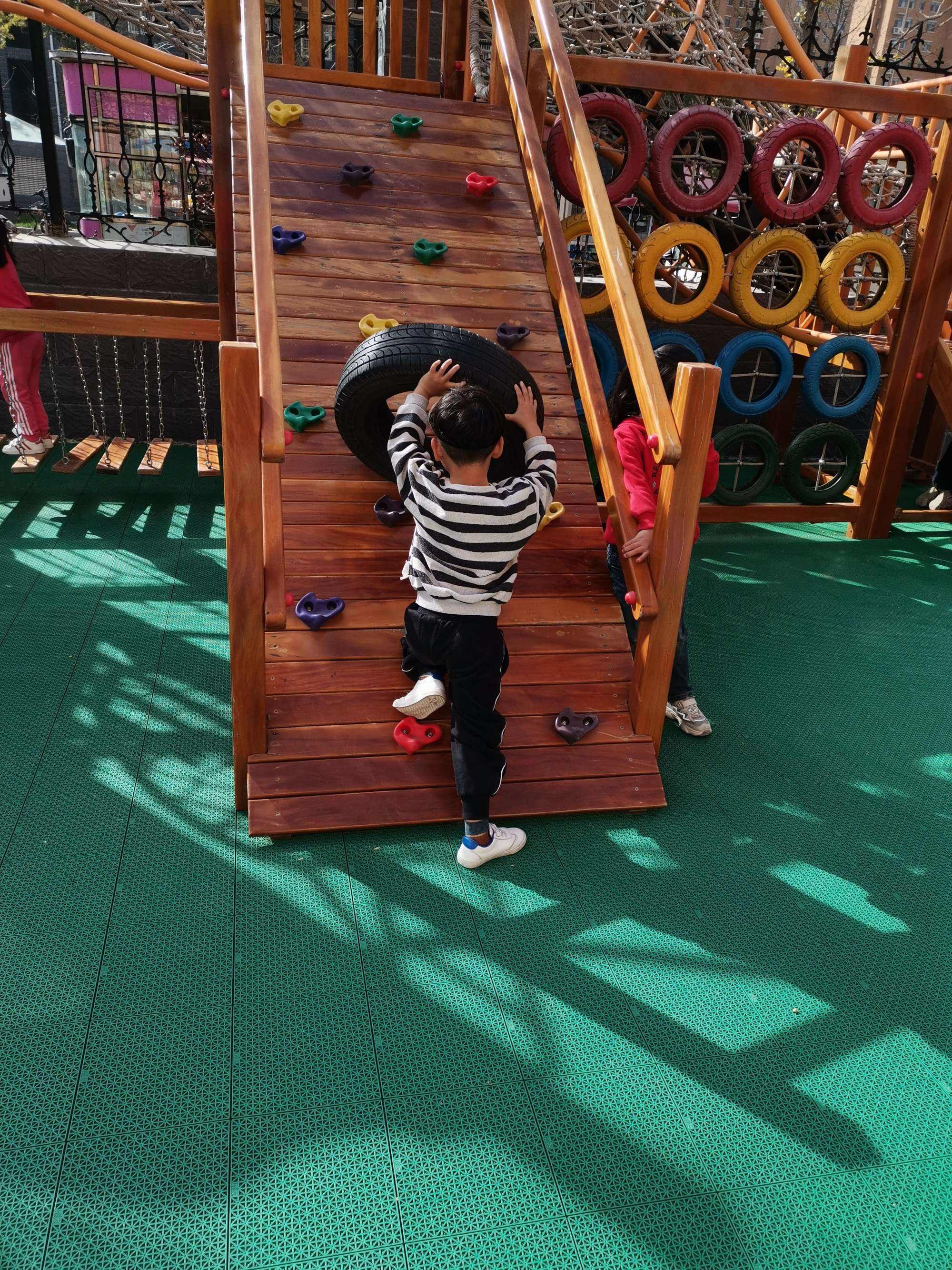 玩安吉梯子的图画，安吉游戏梯子玩法和规则图片