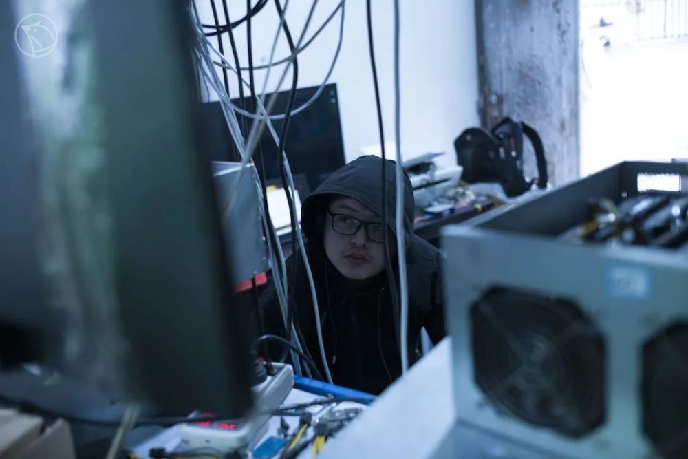 玩虚拟币欠了15万,玩虚拟币被骗了报案能拿回钱吗?