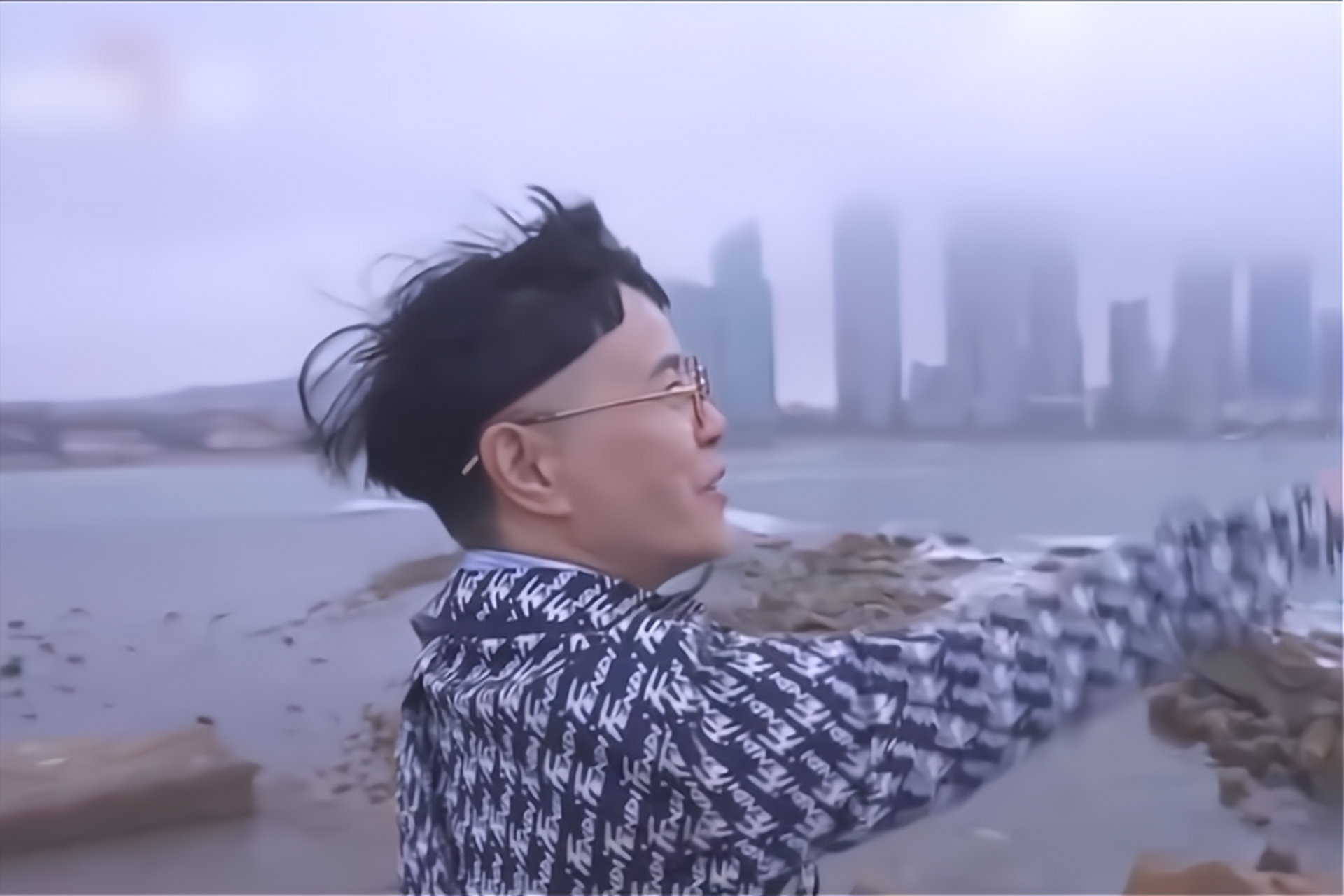 金龟子说不必为长大道歉原视频,金龟子为何丢下自己的工作主动要求去做