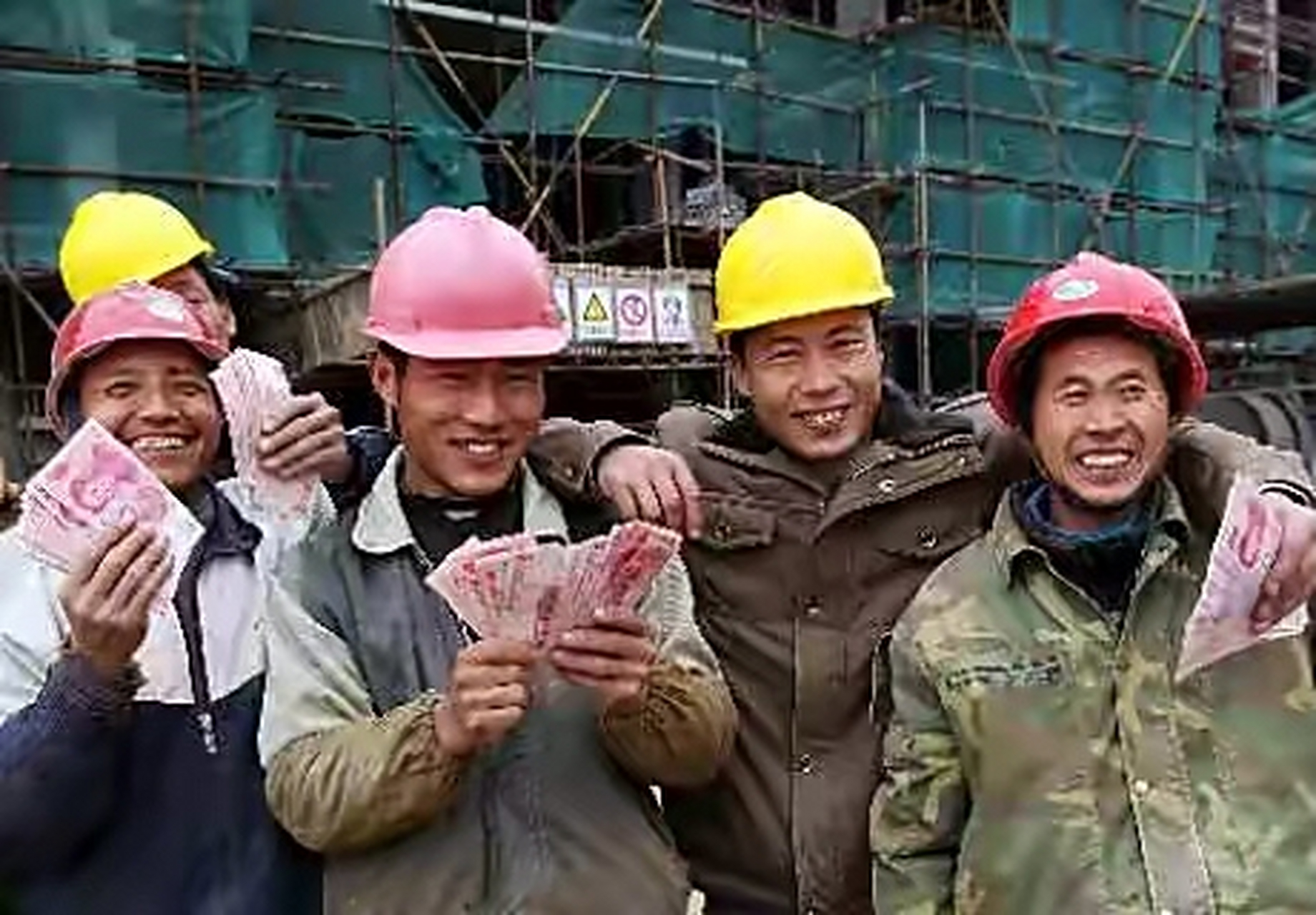 搬砖赚钱一天500元,搬砖一天大约能赚多少钱